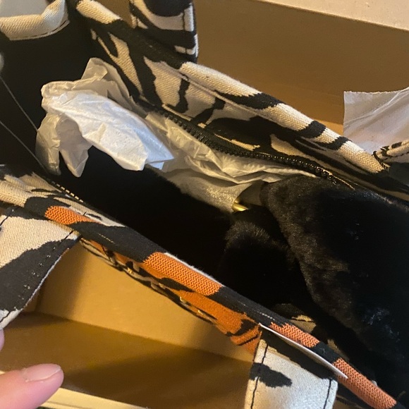 **LAST 24 HOURS** Marc Jacobs The Year of the Tiger Mini Tote Bag - Picture 7 of 15